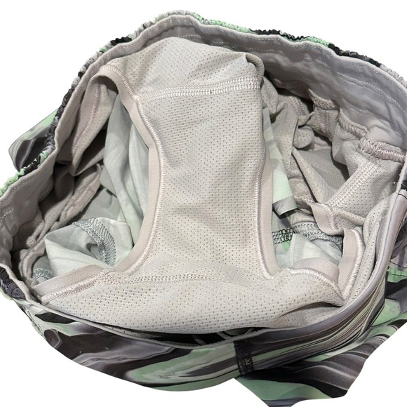 Lululemon Hotty Hot High-Rise Short Special Edition Paint Glide Warp Size 2 - Picture 8 of 13